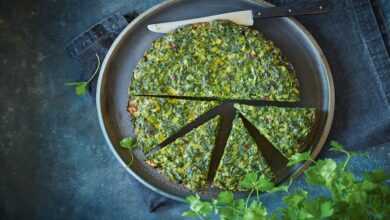 طرز تهیه کوکو سبزی ساده و مجلسی + در تابه و فر