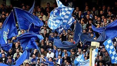۲۴ ساعت بعد از تجمع هواداران پرسپولیس/ هواداران عصبانی استقلال جلوی در باشگاه!